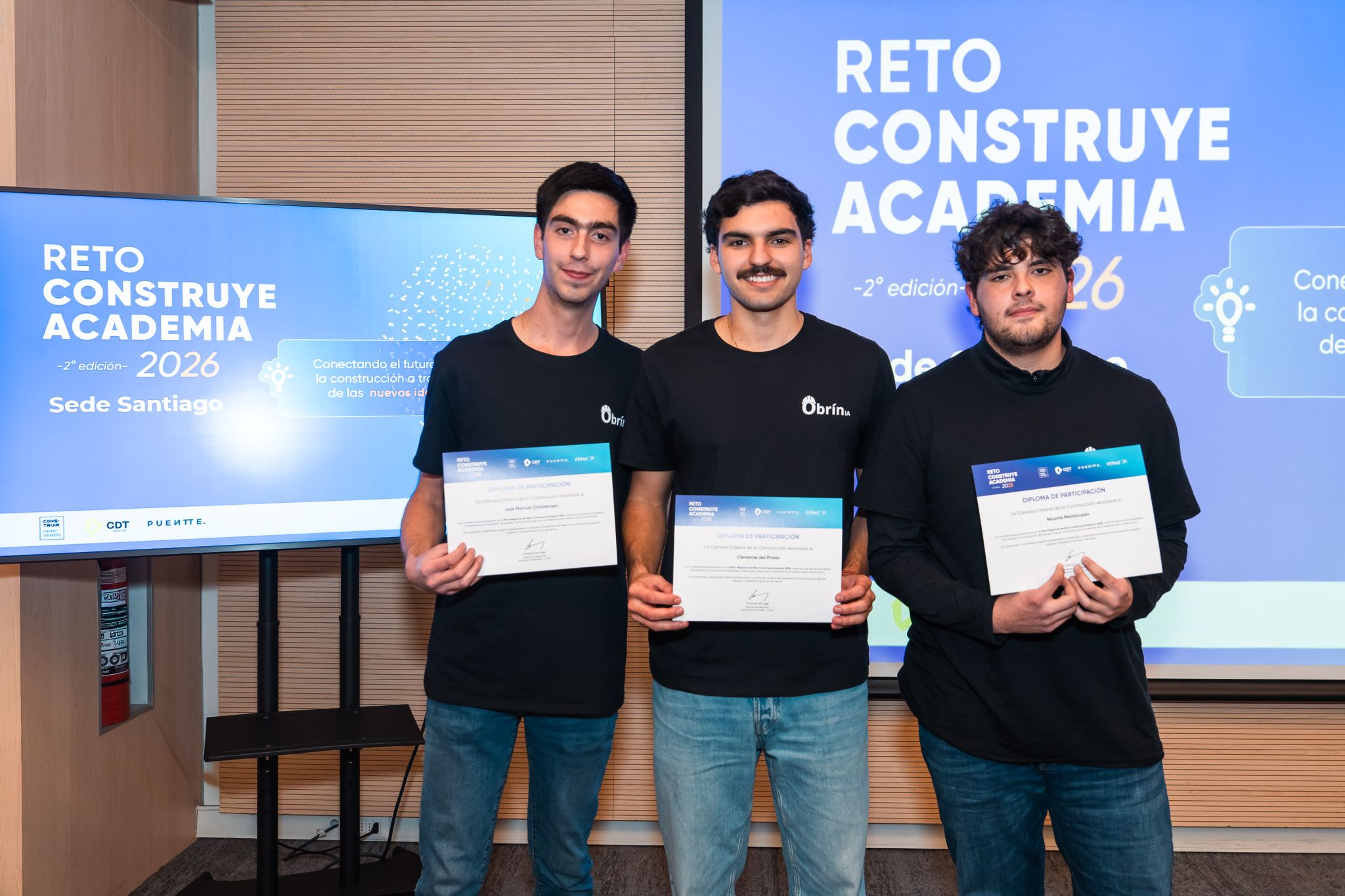 Equipo de Obrín IA trabajando